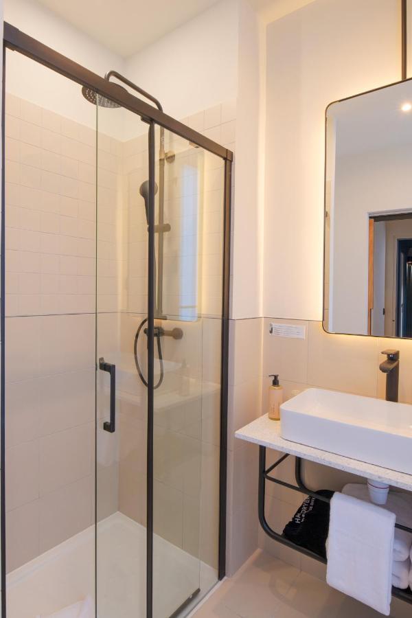Tinah Paris, Aboukir Hotel Parijs